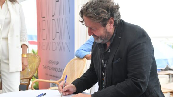 Guy ennerschreiwt
